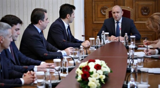 Необходима ни е не просто сделка за нов кабинет а